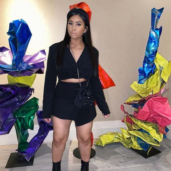 !!!!SOLD!!!!!Prada
Triangle logo nylon headband - Picture 3 of 7